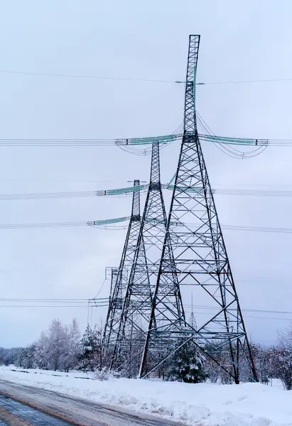 Vertikale Varitone industrielle Stromleitungen Hintergrund Hintergrund — Stockfoto