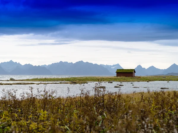 Horizontal vívido Noruega cabine fiorde paisagem fundo backdro — Fotografia de Stock