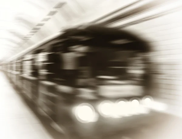 Винтажный поезд метро в движении фоне абстракции — стоковое фото