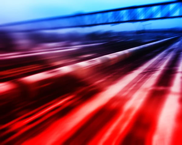 Блакитний і червоний потяг у руховій абстракції — стокове фото