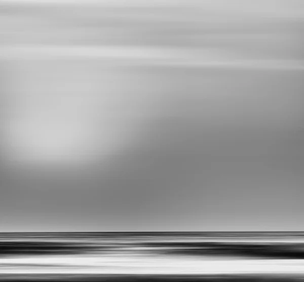 Preto e branco simples movimento borrão fundo do oceano — Fotografia de Stock