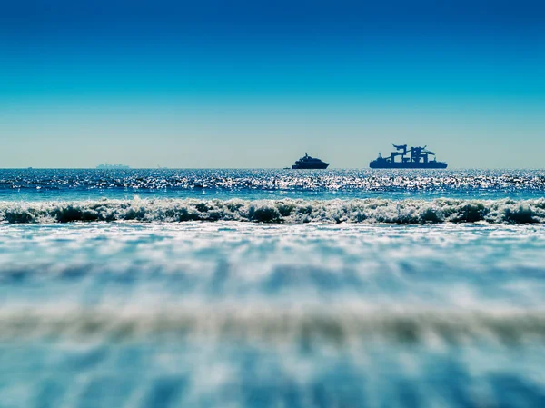 Horizontal aqua bleu vif océan navire horizon fond backdro — Photo