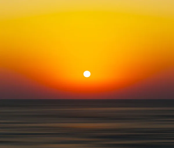 Horizontal lebhaft orange Sonnenuntergang Ozean Horizont Abstraktion verschwimmen ba — Stockfoto