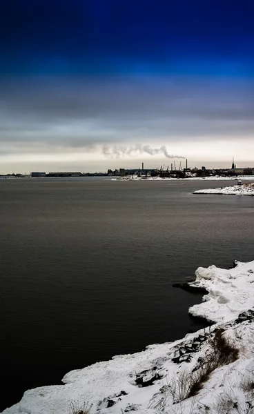 수직 겨울 핀란드 산업 지역 배경 배경 — 스톡 사진