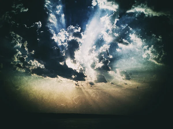 Vintage rays of sun cloudscape river horizon — Stock Photo, Image