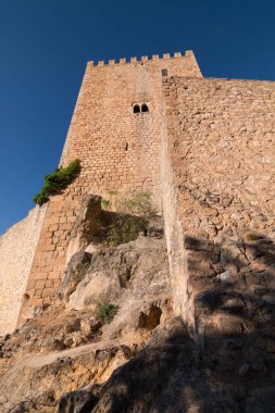 Endülüs köyünde bir kale kulesi