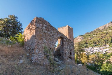 Shepherd 'ın dağdaki evi harap oldu.