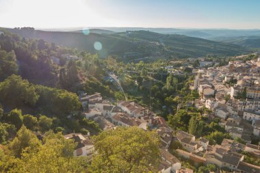 Dağlar arasındaki köy.