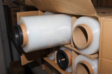 Paketleme için film rulosunu temizle