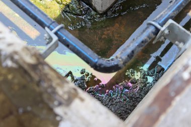 Kanal ve suda yağ sızıntısı