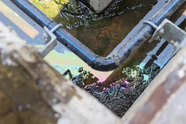 運河や水の油漏れ — ストック写真