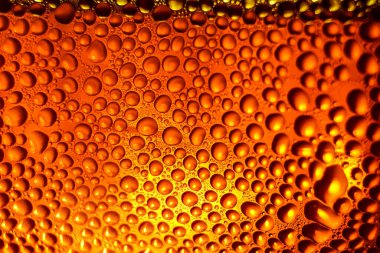 Önce su damlacıkları sonra portakal suyu.