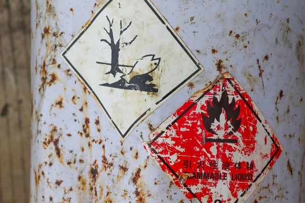 Symbole Starych Zbiornikach Chemicznych — Zdjęcie stockowe