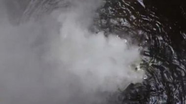 Çeşmeler ve kışın beyaz sis