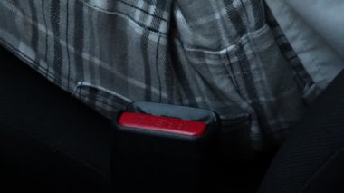 Emniyet için emniyet kemeri.