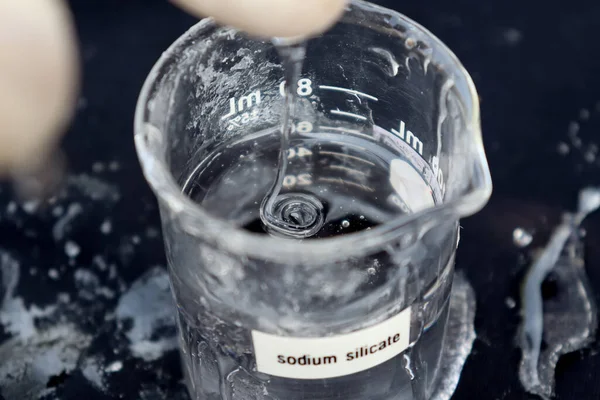 sodium silicate liquid and sticky