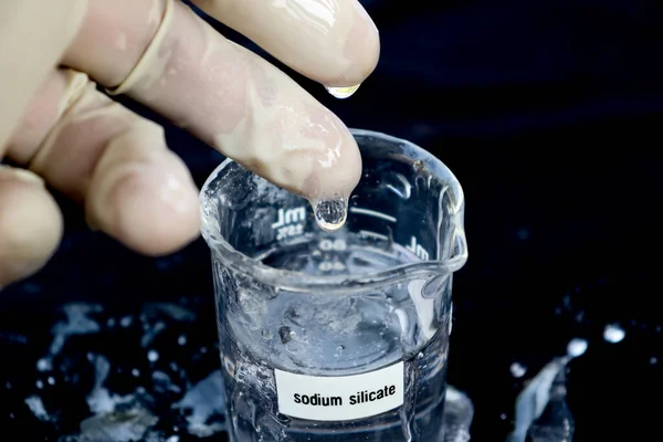 sodium silicate liquid and sticky