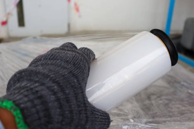 Paketleme için film rulosunu temizle