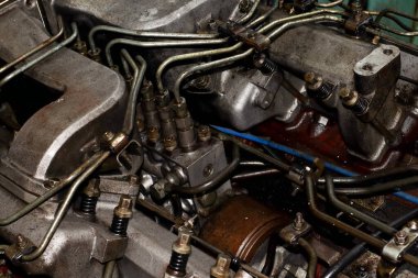 Geminin büyük motoru ve yağ lekesi