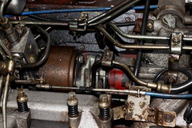 Geminin büyük motoru ve yağ lekesi