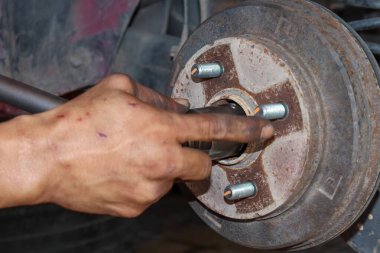 Arabanın fren sistemini kontrol et