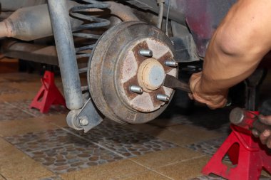 Arabanın fren sistemini kontrol et