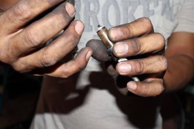 Arabanın bakım bujisi