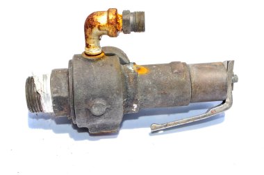 Kazan ve beyaz arkaplan emniyet vanası