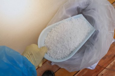 sanayi ve laboratuvar kullanımı için nedensel soda tanecikleri