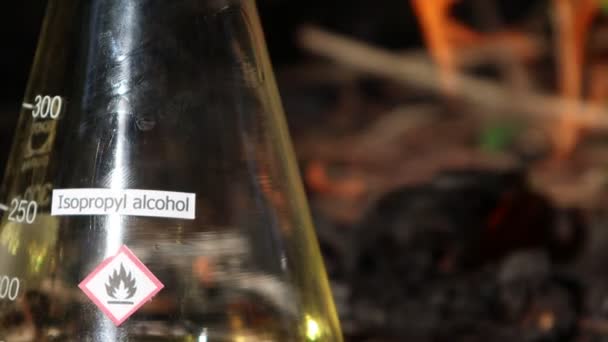 Isopropylalcohol Een Ontvlambare Stof Een Laboratorium — Stockvideo