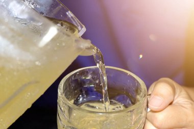 Tatillerde kokteyl yap.