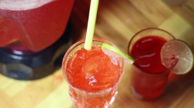 Tatillerde kokteyl yap.