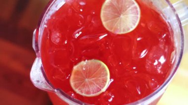 Tatillerde kokteyl yap.