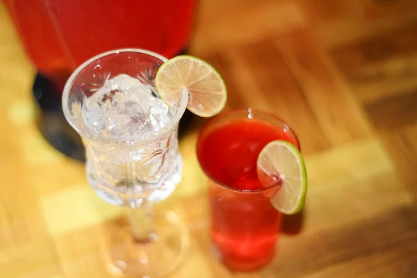 Make Cocktail Drinks Holidays Big Glass — Stock Photo, Image