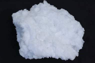 siyah arkaplanda nedensel soda tanecikleri