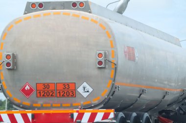 Tehlikeli kimyasalları sanayiye taşımak ve kullanmak için araçlar 