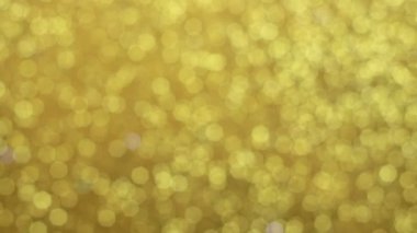 Işık bataklığı yavaşça daireler çiziyor.