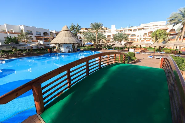 Beach resort in tropics with palms and water — Stock Photo, Image