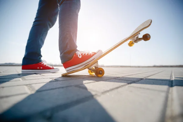 Skater op een skateboard — Stockfoto