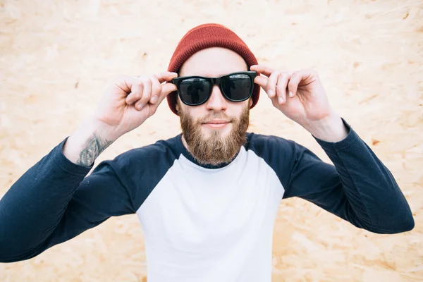 Hipster homem usando óculos — Fotografia de Stock