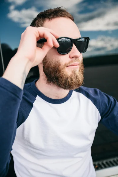 Hipster-Mann mit Brille — Stockfoto