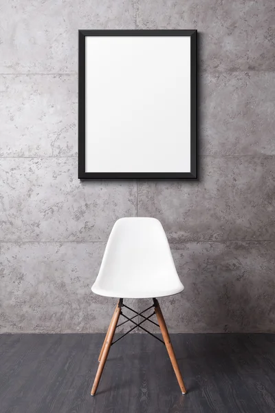 Αφίσα σε grunge τσιμέντου υφή δωμάτιο με λευκή καρέκλα — Φωτογραφία Αρχείου