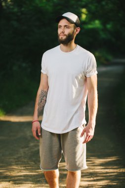 logonuzu yeri olan beyaz boş t-shirt