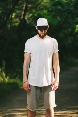 logonuzu yeri olan beyaz boş t-shirt