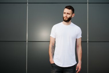logonuzu yeri olan beyaz boş t-shirt