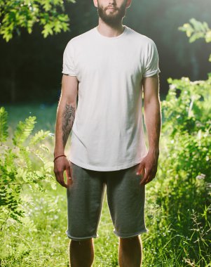 logonuzu yeri olan beyaz boş t-shirt