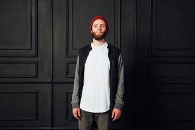 logonuzu bir hipster doğum yeri olan beyaz boş t-shirt dostum wi