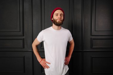 logonuzu bir hipster doğum yeri olan beyaz boş t-shirt dostum wi
