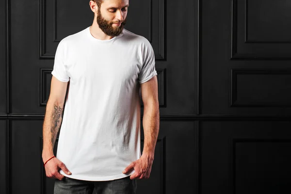 White blank t-shirt with space for your logo on a hipster man wi — Stock Photo, Image