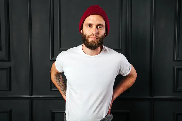 White blank t-shirt with space for your logo on a hipster man wi — Stock Photo, Image